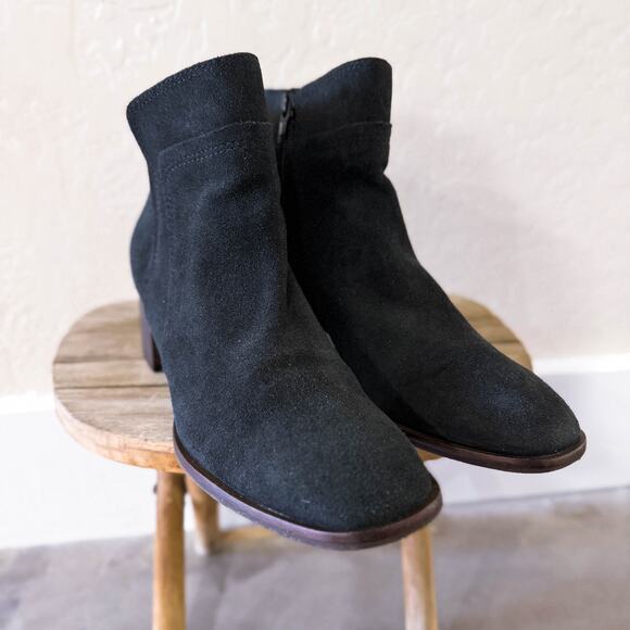 Lucky Brand Lilka Block Heels Suede Bootie Ankle Boots Black Academia Sz 8.5 NEW - Picture 3 of 11